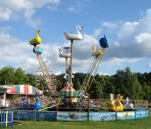 Łódź-lunapark-coś dla dzici, które lubią łabedzie.