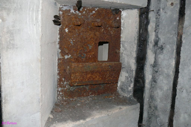 Regelbau 113d - Schron bojowy z sześciostrzelnicową kopułą pancerną dla km, z drużyną piechoty, bez izby flankującej #Regelbau113d