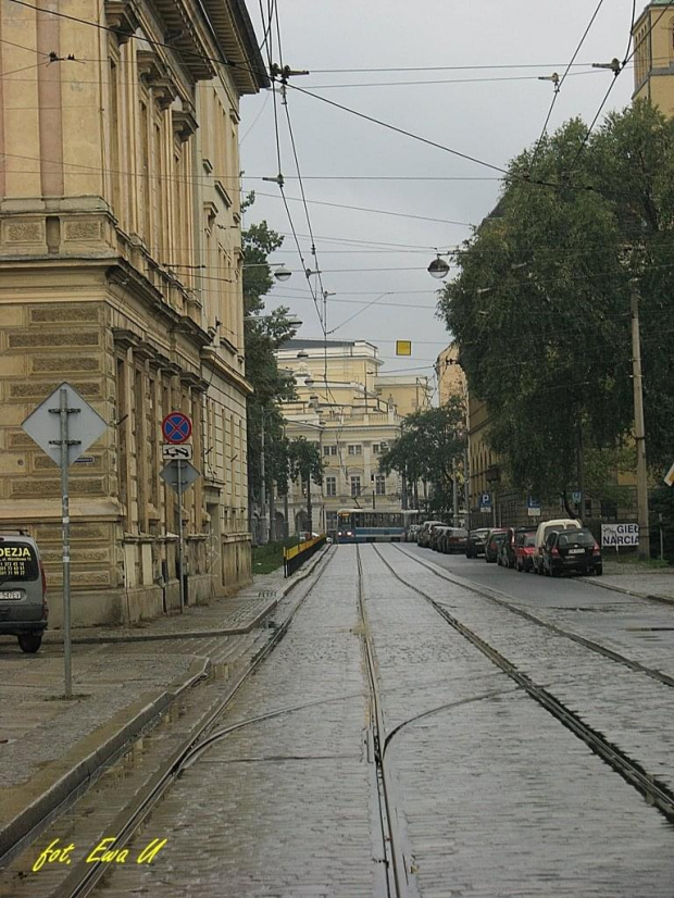 widok Operę wzdłuż ul. Teatralnej (chyba :P)