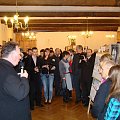 Rektor ks. Kowalewski wita zaproszonych gości, media a szczególnie artystów.