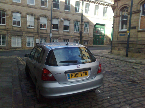 Honda a w tle Little Germany w Bradford
