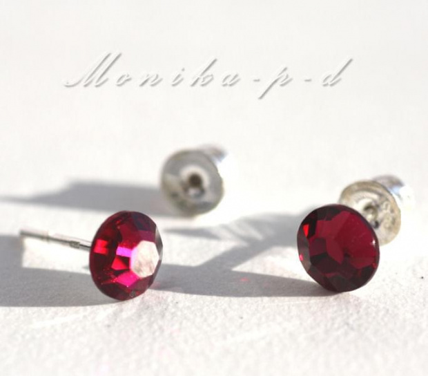 665. SWAROVSKI ruby - kolczyki wkrętki
średnica kryształków 6mm
wykonczenie - srebro