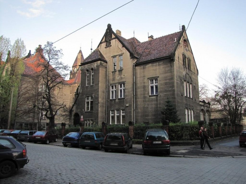 w tym niepozornym budynku na zapleczu gmachu Politechniki przy ul. Prusa prof. Stanisław Tołpa prowadził swoje badania nad torfem