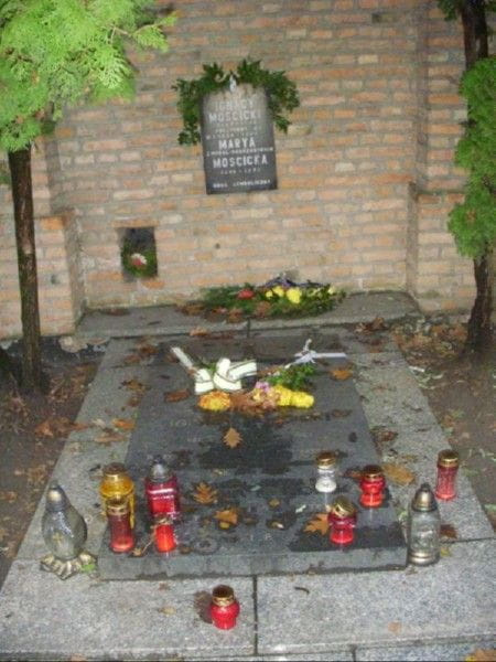 Aleja Zasłużonych - Cmentarz Powązkowski