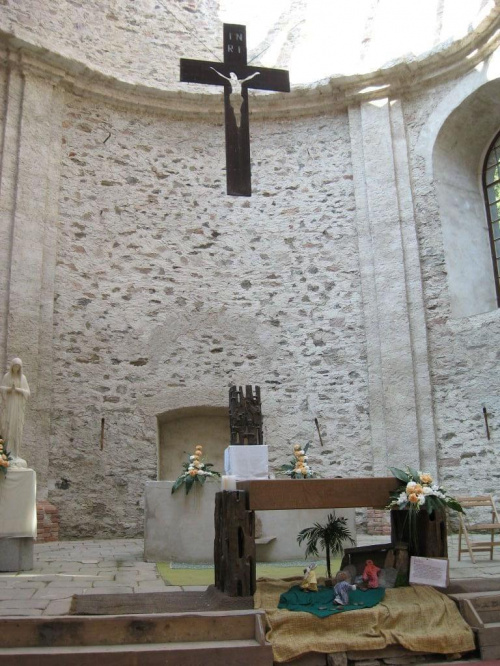 Ołtarz kościoła w Neratovie