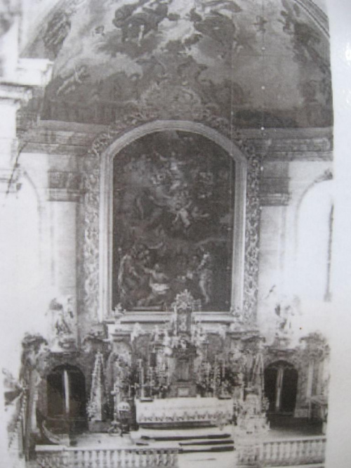 Ołtarz główny kościoła w Neratovie /do 1945 r./