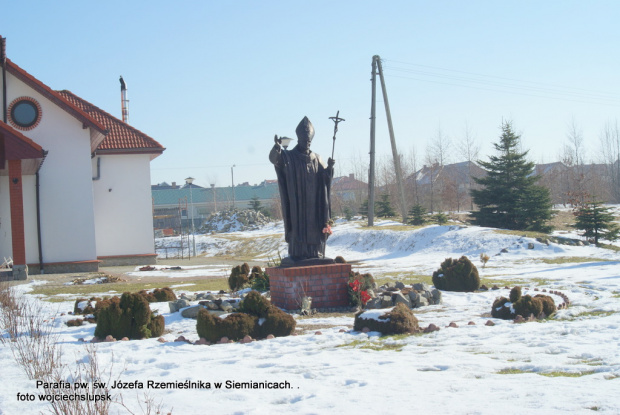 Kościółek w Siemianicach koło Słupska