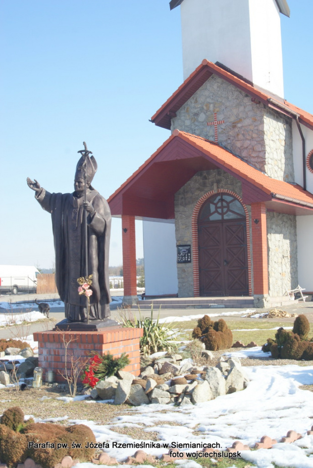 Kościółek w Siemianicach koło Słupska