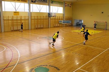 Beskid Żegocina vs Policja
1:7 #piłka #halowa #halówka #limanowa #beskid #żegocina #policja #mecz