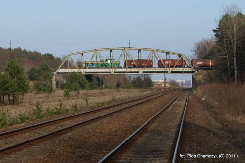 15.03.2011 wiadukt nad Ostbahnem w okolicach Piły. Stonka ze zdawką do Wałcza. #kolej #Piła #zima