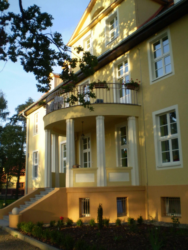 Pałac w Bodzewie - wybudowany na początku XX wieku ( za dzierżawcy Mantheya ) ; obecnie mieści się tutaj Dom Dziecka w Bodzewie .