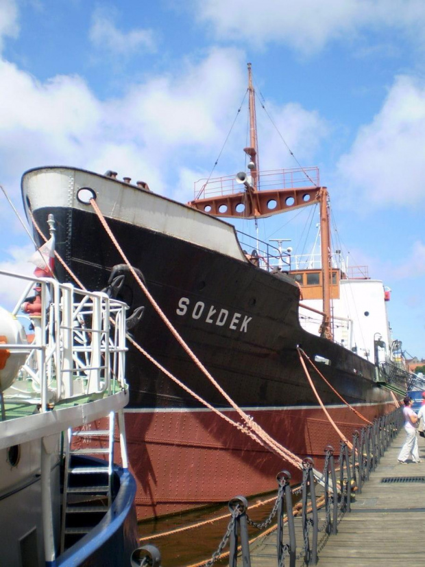 Statek parowy "Sołdek", pierwsza jednostka pływająca zbudowana przez polskich stoczniowców po II wojnie światowej, będąca obecnie obiektem muzealnym .