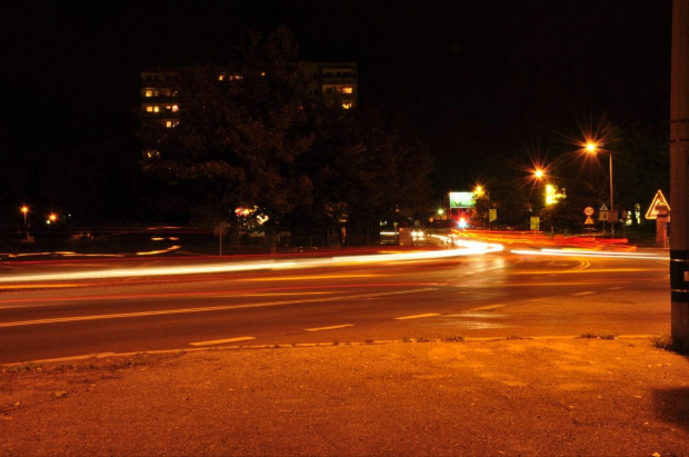 Miasto nocą. #światła #ulica #samochody #noc