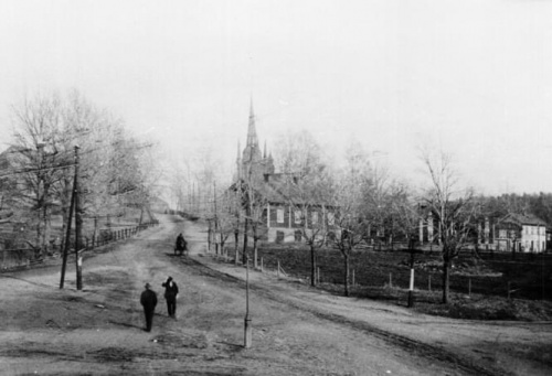 Kopparberg.
"Hörnsta" och Laxbrogatan.
Kyrkan och Samreal i bakgrunden.
Foto ar 1904.