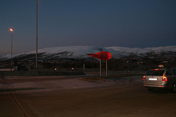 Tromso - wyjscie z lotniska w samo poludnie