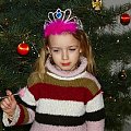 Księżniczka - dobra wróżka z czarodziejską różdżką pod choinką. #dzieci #święta
