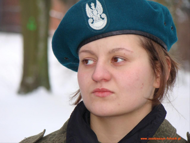 5 stycznia 2010 r.- podstawy wiedzy o wojskowości odbyły się w plenerze. Młodzież pod kierunkiem kpt. Dariusza Sprawki przypomniała sobie podstawowe umiejętności związane z musztrą #Sobieszyn #Brzozowa #KlasaWojskowa #PodstawyWojskowości
