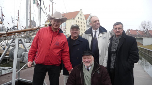 od lewej: Janusz Duda. Kris Kamiński, Michał Bogusławsi, Darek Nerkowski, niżej Grzegorz Stefaniak