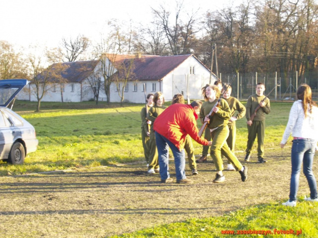 Klasa wojskowa podczas ćwiczeń biegowo-strzeleckich- fot. R. Witamborski #Sobieszyn #Brzozowa #KlasaWojskowa