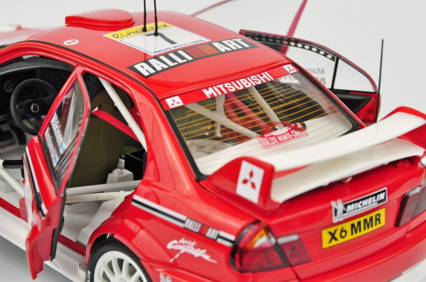 Mitsubishi Lancer Evo VI WRC T. Makinen Winner of 2001 Rally Monte Carlo - AUTOart 1:18