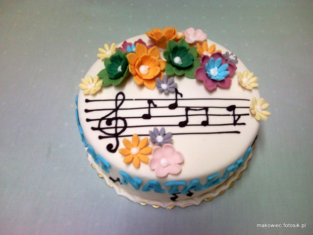 Muzyczny torcik na urodziny #muzyka #tort #urodziny #kwiaty