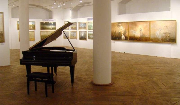 byłam na wystawie ....przepięknej ...Duda Gracz - Chopinowi .....jakby ilustracje do jego utworów.....warto zobaczyć i posłuchać Chopina też ! :)))