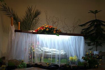 i po świętach ... i już po wszystkim ... napracowałam się bardzo przy strojeniu całej świątyni Zygmunt dzielnie mi przy tym pomagał ... a na zdjęciach widzicie efekty naszej pracy ...
pozdrawiam Was serdecznie :)) #kwiaty #bukiety #Ciemnica