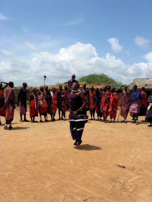 U Masajów - pokaz tańca i śpiewu #masaje #masaj #masajka #kenia #afryka #tropik