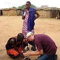 U Masajów - korepetycje z zapalania ognia. Tak na wszelki wypadek jakby skończyły się zapałki w Polsce ;-) #afryka #kenia #masaj #masajowie