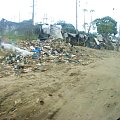 Dzielnica biedoty w Mombasie. Tu nie lubią białych. Obrzucali nas kamieniami. Likoni to przy tej dzielnicy jest wzorem dobrobytu #Kenia #Mombasa