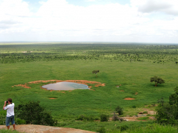 Safari Tsavo East - widok na wodopój z Lodge Voi #kenia #safari #tsavo