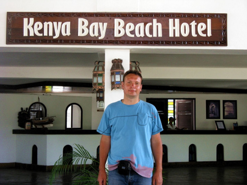Przed recepcją #KenyaBay #hotel #Kenia #afryka #tropik #Mombasa