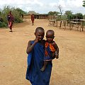 Powrót z safari - w wiosce Masajów #Kenia #Masaj #Masajowie #dziecko #dzieci #Afryka #wakacje #urlop