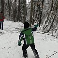 Bartek mój Bratanek rzuca śnieżkami we wszystkich :)) Spacer do Ojcowa