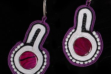 Koczyki wykonane metodą haftu sutasz. #sutasz #kolczyki #biżuteria