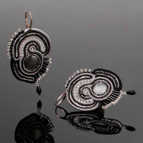 Kolczyki wykonane techniką haftu sutasz #biżuteria #bransoletki #kolczyki #naszyjniki #sutasz