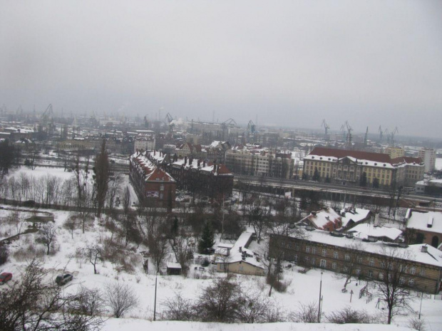 Widok z Góry Gradowej:
Po prawej-stara Dyrekcja PKP, po prawej-nowa Dyrekcja PKP, na pierwszym planie po prawej dawne koszary forteczne
