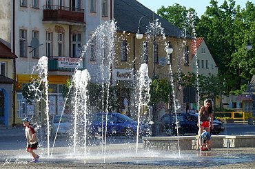 Fontanna przy placu Daszyńskiego w Piszu #Fontanna #Pisz