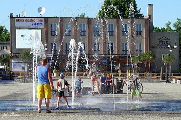 Fontanna przy placu Daszyńskiego w Piszu #Fontanna #Pisz