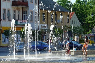 Fontanna przy placu Daszyńskiego w Piszu #Fontanna #Pisz