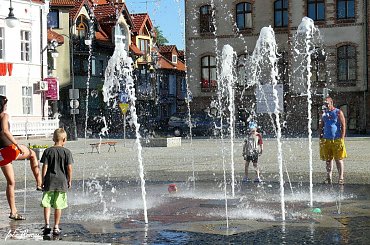 Fontanna przy placu Daszyńskiego w Piszu #Fontanna #Pisz