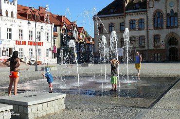 Fontanna przy placu Daszyńskiego w Piszu #Fontanna #Pisz