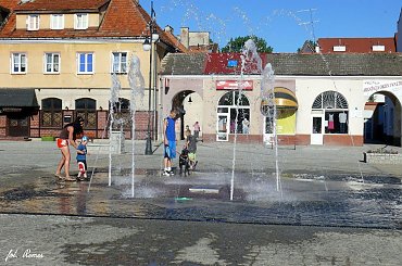 Fontanna przy placu Daszyńskiego w Piszu #Fontanna #Pisz