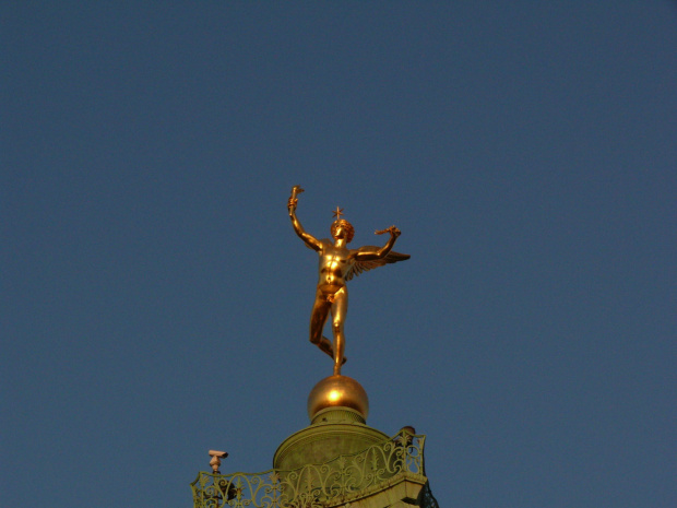 Colonne de Juillet -na górze znajduje się posąg geniusza wolnośći #Paryż