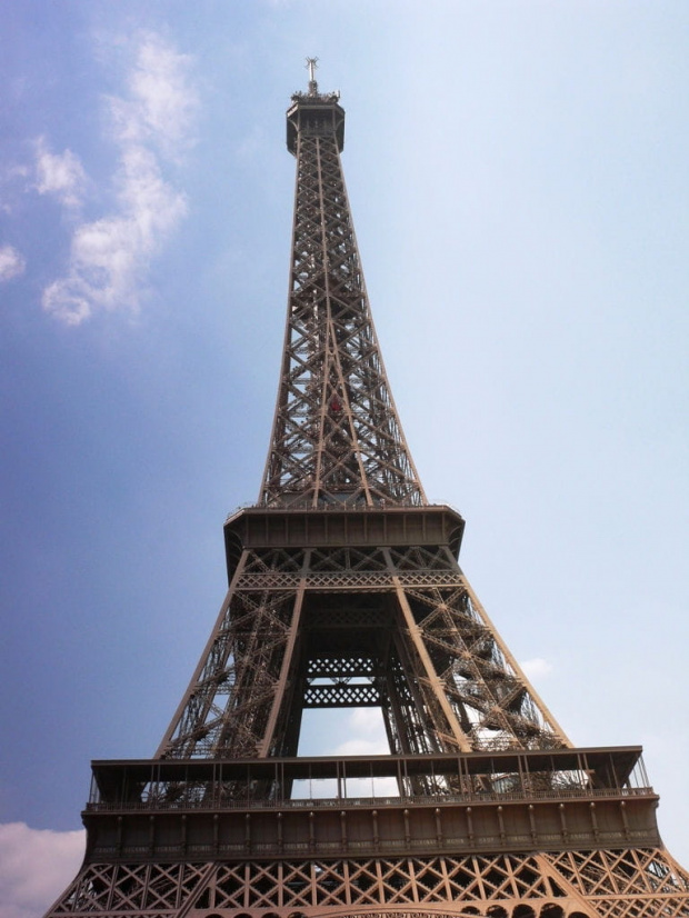 Wieża Eiffla - ażurowa kratownica wykonana ze stalowych dżwigarów #Paryż