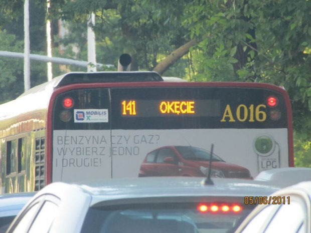 Właściwie mógłbym tym autobusem bo prawie pod dom by mnie odwiózł. A baby niech piechotka ganiają