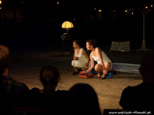 X Festiwal WIGRASZEK - spektakl plenerowy Teatru Nikoli "Uśmiech Kobiety" - 15 czerwca 2011 #Wigraszki #Suwałki #festiwal #spektakl