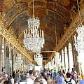 Pałac Wersalski - Galeria Zwierciadlana, 17 luster odbija światło wpadające przez 17 okien #Paryż
