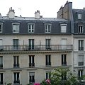 Widok z naszego mieszkania na sąsiednie kamienice #Paryż