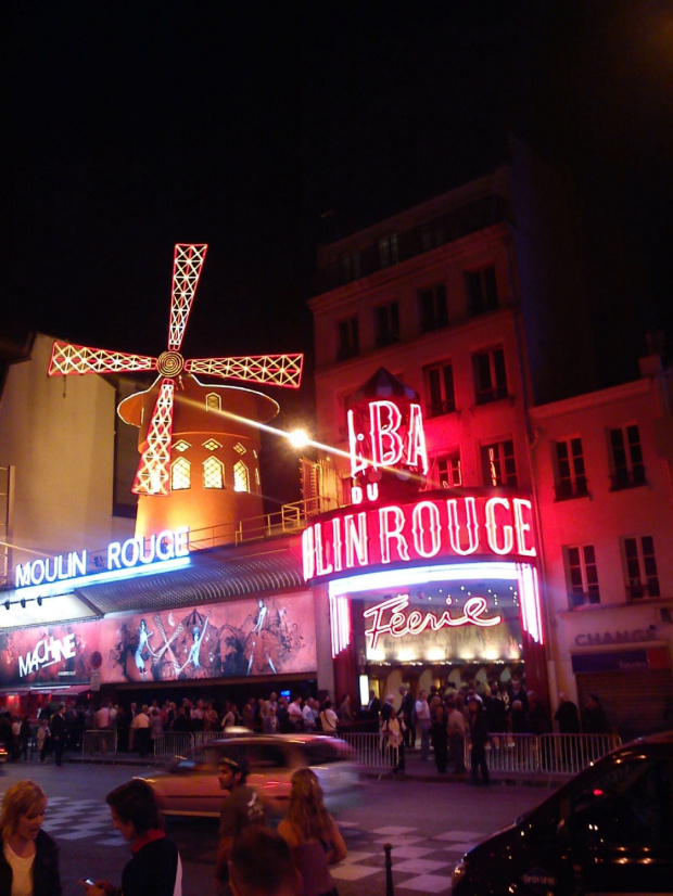 Plac Pigalle i Moulin Rouge nocą #Paryż